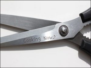 Gravur Schere; Foto: Thurner Gravur Schere; (Uhren Thurner)